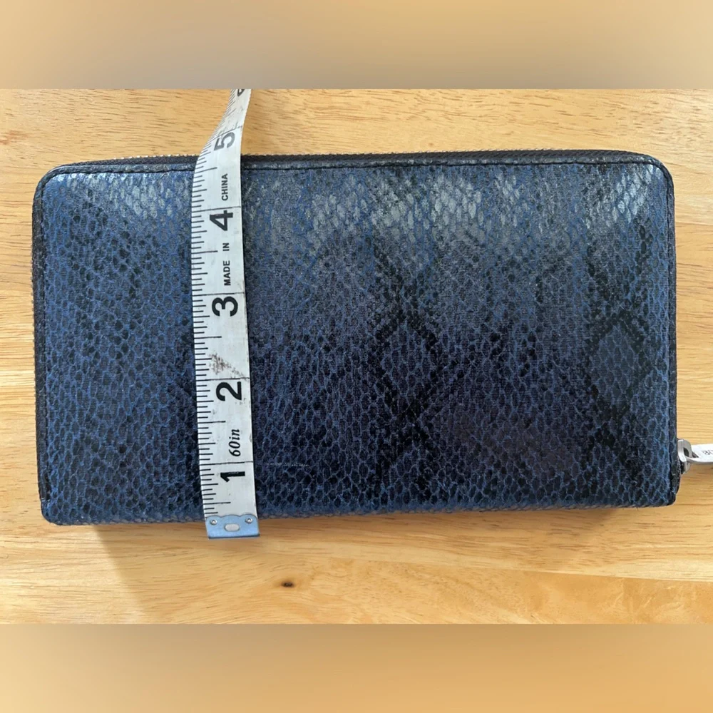 BCBG wallet - Picture 3 of 4